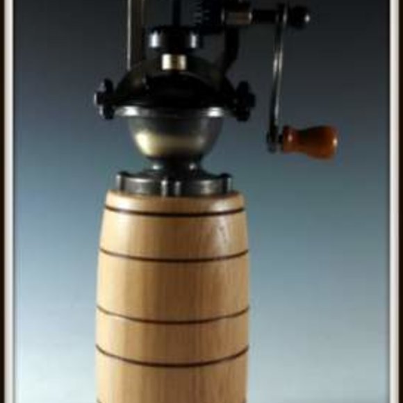 "Antique" Style Pepper Mill in Ash with Barrel Shape