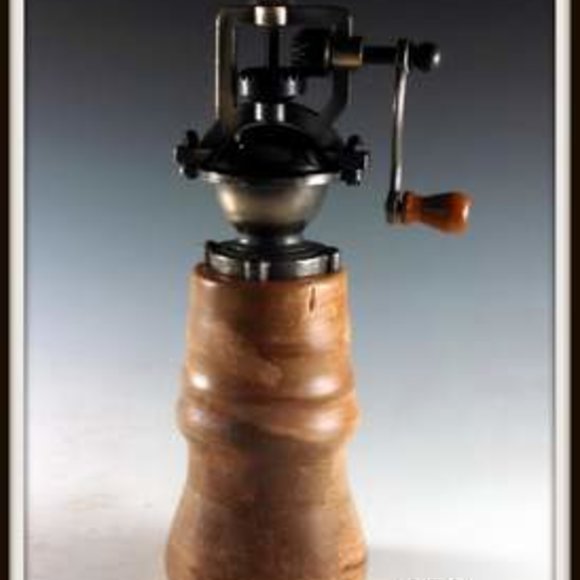 "Antique" Style Pepper Mill in Maple